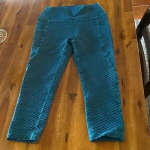 Textured leggings with side pockets